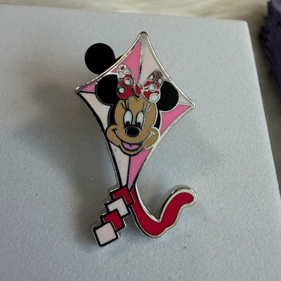Disney Accessories - 💙3/$20 Minnie Mouse Pink Kite Pin